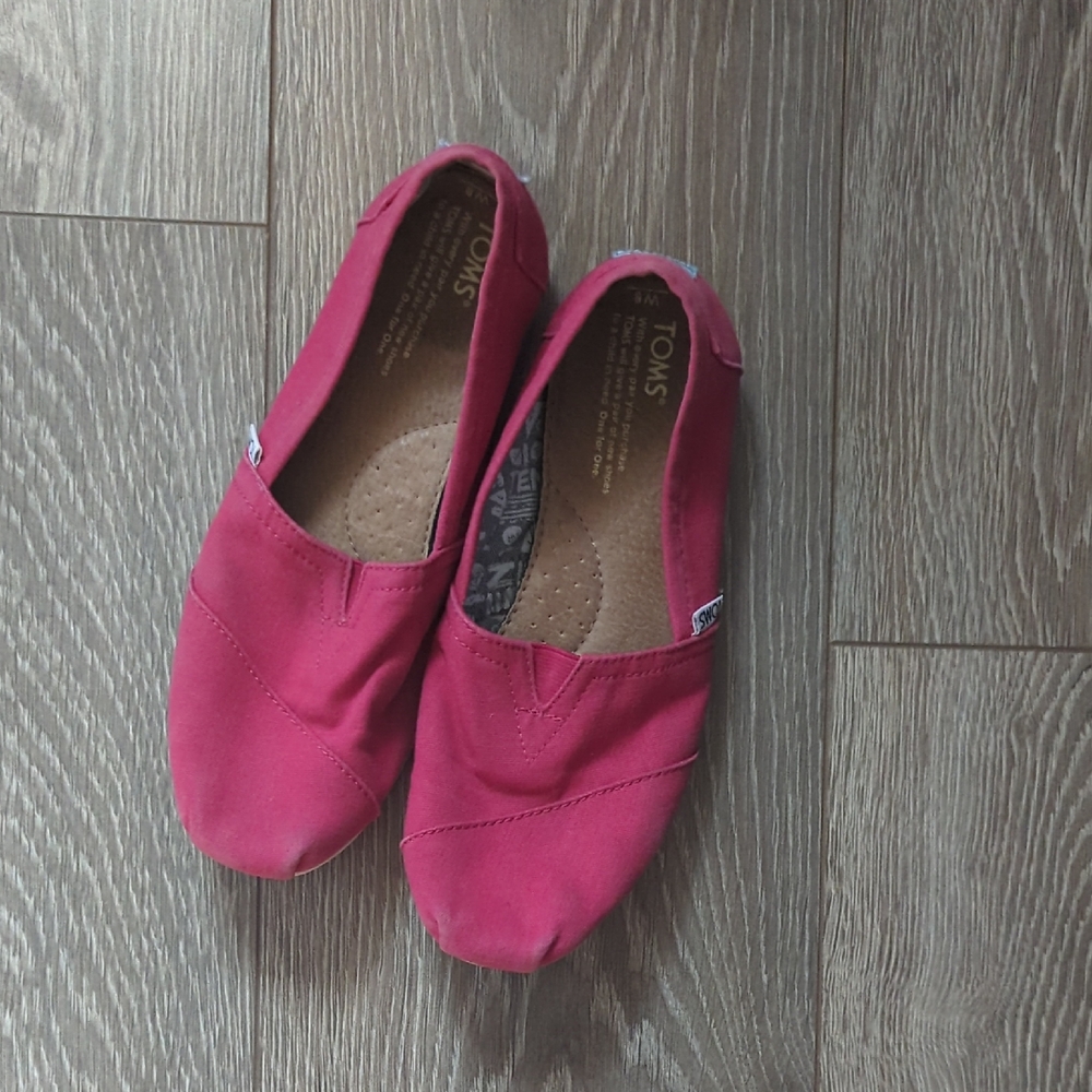 Red Toms Women's Size 8 Slip On Canvas Shoes